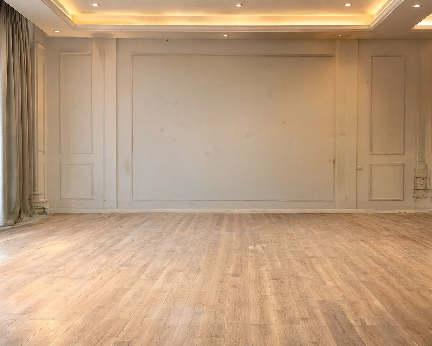 The empty banquet hall before The Party Genie styled it